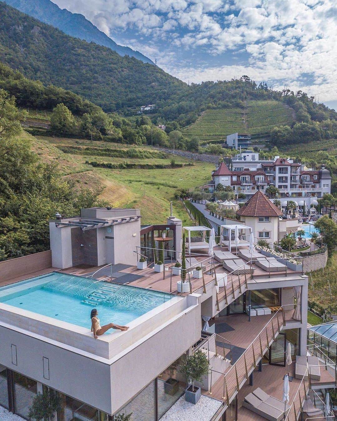 BEAUTIFUL HOTELSさんのインスタグラム写真 - (BEAUTIFUL HOTELSInstagram)「Treat yourself to a wellness retreat at Preidlhof Luxury DolceVita Resort in #Italy. Enjoy a first-class spa experience inside the six-floor spa tower. 💆‍♀️ (📷: @_dgtravel_ 📍: Preidlhof Luxury DolceVita Resort)」7月28日 10時28分 - beautifulhotels