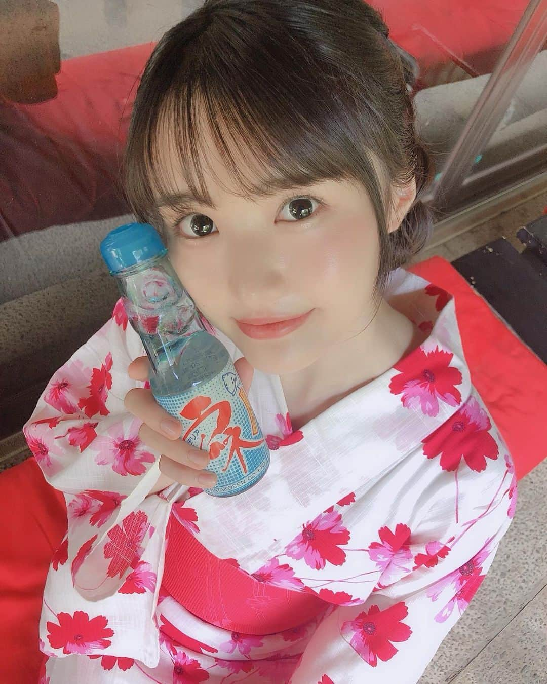 中村奏絵のインスタグラム：「浴衣着てお祭り🍉昨日は海でBBQをしたり✨夏らしい事が出来るようになって嬉しいな🎐熱中症にはお気をつけください😂☀️ #浴衣 #浴衣ヘアアレンジ #yukata #お祭り #着物レンタルあき #あきフォトコレ2019」