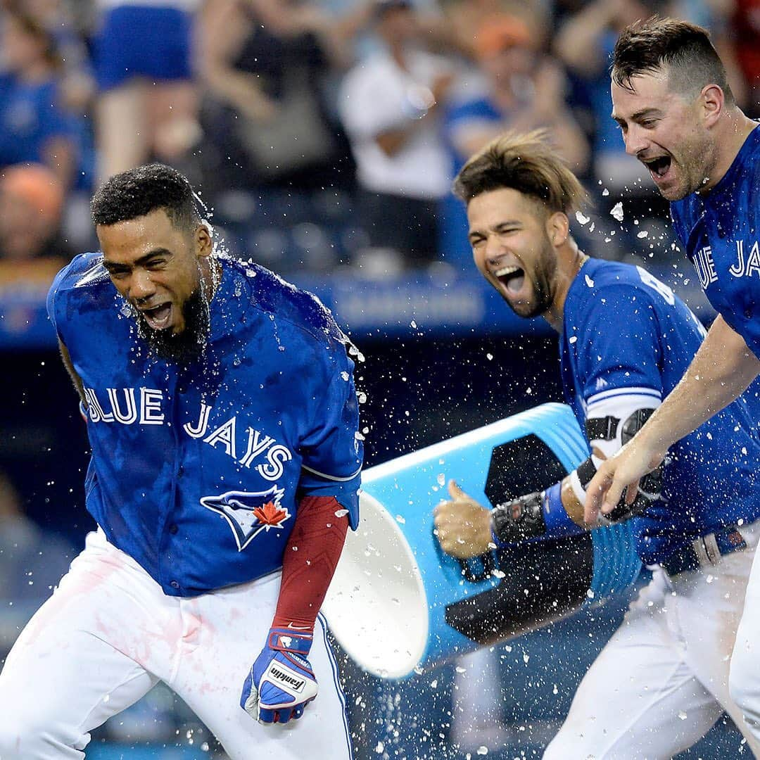 トロント・ブルージェイズさんのインスタグラム写真 - (トロント・ブルージェイズInstagram)「That was fun! Drop a ✋ if you stayed with us for EVERY inning! #BlueJaysWin」7月28日 10時38分 - bluejays