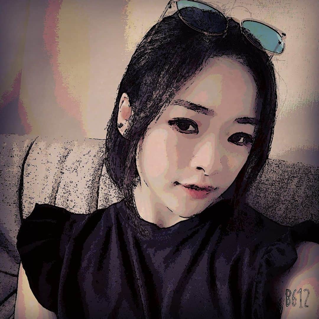 知念紗耶のインスタグラム：「毎日滝のように汗をかいております💦 痩せるかな🥺？？ 昨日2枚で足りなかったから、今日はTシャツ３枚で挑みます笑笑 #汗だく #リハ」