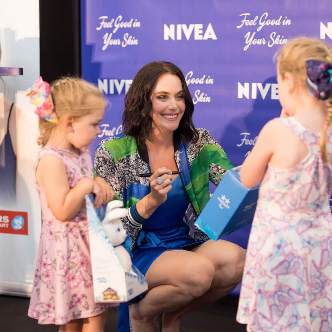 テッサ・ヴァーチュさんのインスタグラム写真 - (テッサ・ヴァーチュInstagram)「Thank you @niveacanada and @shoppersdrugmartofficial for an amazing fireside chat today talking about how to feel good in your skin. 💙 I loved learning about the tools and techniques some of you employ to enhance self-esteem and augment confidence. ALSO! I hear there is an in-store contest that you should definitely check out* 😉 . *Win a chance to see me skate when you purchase $30 or more of Nivea products with Shoppers Drug Mart. See in-store and online at shoppersdrugmart.ca/nivea for full contest details. #TESSAxNIVEA #NIVEA #FeelGoodInYourSkin #NIVEACanada #Ad #NIVEApartner」7月28日 10時53分 - tessavirtue17