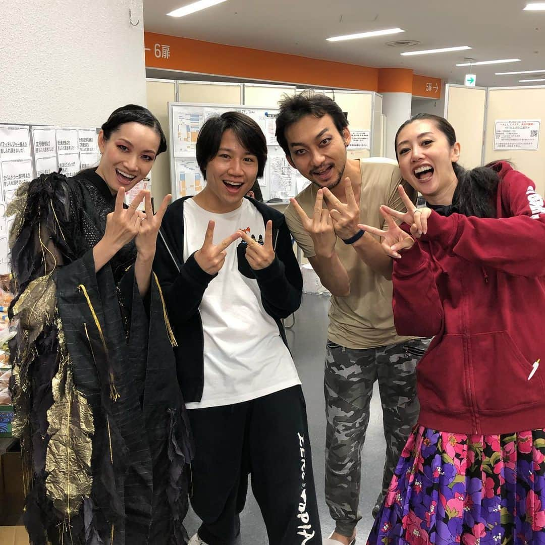 荒川静香さんのインスタグラム写真 - (荒川静香Instagram)「Team WASEDA✌️✌️」7月28日 11時02分 - shizuka_a29