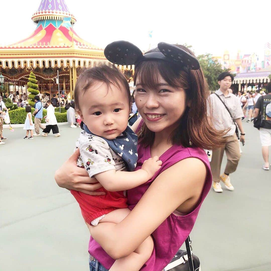 立花このみさんのインスタグラム写真 - (立花このみInstagram)「. 愛する甥っ子たんと ディズニーでの運命的な出会い💖 急すぎて甥っ子たん ちょっと怖がってるかな⁇笑 なんでも可愛い😂💓 . . 8月8日は甥っ子くんの 1歳のお誕生日♡♡♡ 赤ちゃんや、 甥っ子、姪っ子さんがいる方 初めての誕生日 どうやってお祝いしましたか☺️⁇ . . #赤ちゃんのいる生活 #使ってみたかった #ハッシュタグ #おばちゃんと甥っ子 #甥っ子 #天使 #baby #disney #ディズニーランド #べびたん #甥っ子バカスタグラム #firstbirthday #instalike #instalove #instagood #followme #赤ちゃん写真」7月28日 11時19分 - avilla_konomi