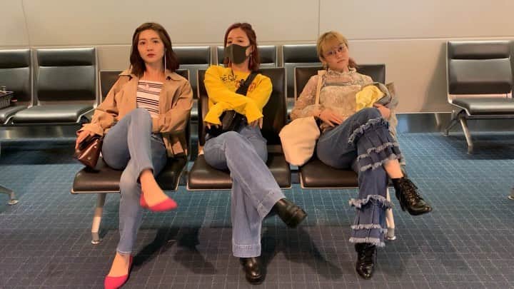 アップアップガールズ (仮)のインスタグラム：「本日は！STONE HAMMER FESに出演させていただきます！ 新井愛瞳がえひめ西条応援大使を務める愛媛県西条市にむかいます！  #アプガ #旅の思い出  #時差スタグラム  #空港で誰かを待っていた気がする」