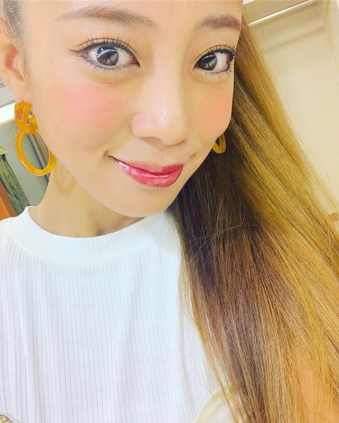 あびる優さんのインスタグラム写真 - (あびる優Instagram)「準備完了ー☺️👗💄🎉 衣装はタグ付けしてまぷ🐷🏷 #make#makeup#hair#hairstyle#haircolor#hair#hairmake#fashion#smile#selfie#shooting#メイク#ヘアメイク#ヘアスタイル#ヘアアレンジ#メイクアップ#ファッション#衣装」7月28日 11時30分 - yuabiru74