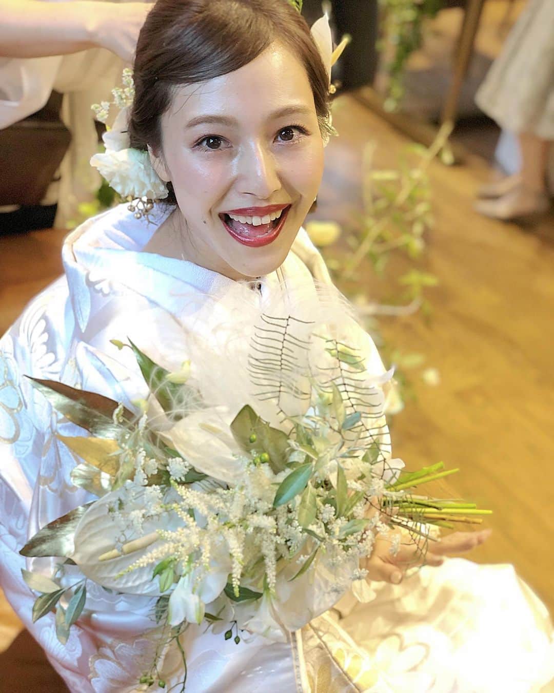 辻元舞さんのインスタグラム写真 - (辻元舞Instagram)「. @yamamoto_hiroyuki.ntv & @rsk_0315 の結婚披露宴✨ みんなから愛される2人の人柄が伝わるような、 笑いあり涙ありの心温まる結婚式でした🥺❤️ やんもからのサプライズも本当に素敵だった！🎥 式の間ずっと、感動でウルウルしたり 屈託のない笑顔を見せていたりさちゃん☺️ こんな表情にさせてくれるやんもとなら、 この先もずっと幸せ間違いなしだね💓 心からおめでとう✨✨✨ これからも家族ぐるみでよろしくね😆🙌🏻 #最高に綺麗でした#結婚式#披露宴#ウェディング#幸せ#instagood#happy#love」7月28日 16時59分 - mai_tsujimoto