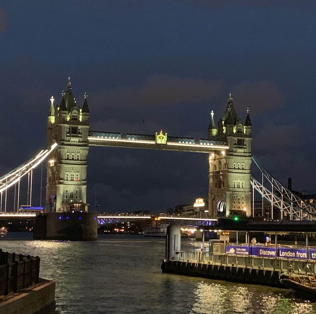 エリン・アンドリューズのインスタグラム：「We are in love with London @stolly28」