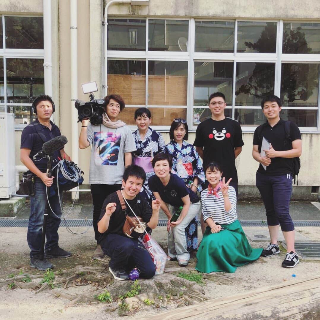 常盤よしこのインスタグラム：「昨日のロケ♫ 熊本市内の民泊を取材。 上海からのお客さんと、 とっても素敵な出会いがありました。 ご縁に感謝です♫ 放送は8月10日  #若っ人ランド #tku #民泊」