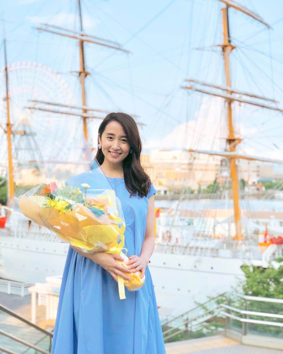小野恵美のインスタグラム：「FM yokohama『YOKOHAMA My Choice!』卒業しました💐  夢だったラジオのメインパーソナリティ📻 1年4カ月の間、毎週、取材先やスタジオから様々なお話をさせていただきました。聴いてくださったリスナーの皆様、本当にありがとうございます。 思い出たくさんの、大好きな横浜の魅力を、番組からも感じていただけていたら嬉しいです😌🍀 いつも支えてくださり、送り出してくださったスタッフの皆様、横浜市広報課の皆様には本当に感謝しかありません。 林文子横浜市長にも、最後のご挨拶で大変有難いお言葉をいただきました。 ありがとうございます。  これからも番組は続いていきますので、次週の新たな 『YOKOHAMA My Choice!』もお楽しみに🤗  写真は大好きな横浜みなとみらいの景色✨ 次は我が子を抱いて来ます🤱💕 ＊ 産前最後のお仕事は8月にありますので、またご報告しますね☺️ #fmyokohama #横浜 #yokohama #ラジオ #radio #パーソナリティ#卒業 #ありがとうございました」