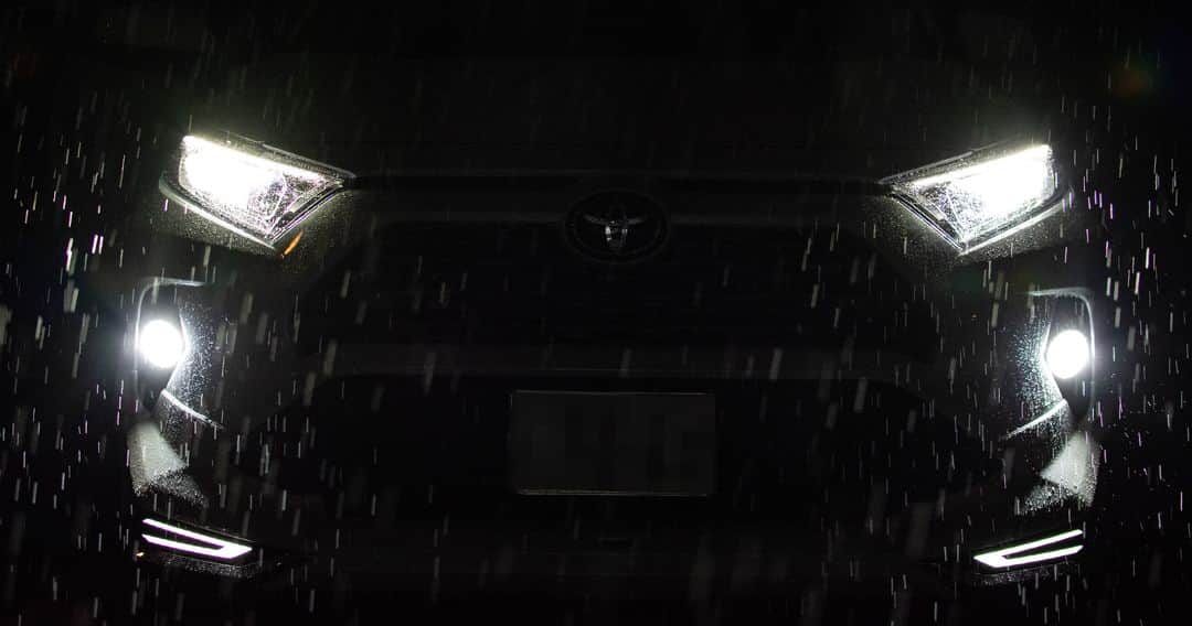 fcl.(エフシーエル)さんのインスタグラム写真 - (fcl.(エフシーエル)Instagram)「. Owner:ぐっさん様(@yama_goodsun) 車  種:#RAV4 #AXAH54 R.1年式 商  品:#fclカラーチェンジledバルブ H8/H11/H16 . かっこいい愛車の写真を撮りたくて霧雨の中愛車を撮影してみたけど、純正フォグでは限界が。。。 そこで、思い切ってfclさんのフォグを取り付けてみる事に。 結果は写真のようにカッコよさが何倍にも膨れ上がります！！ 【取扱注意事項】 白フォグも黄フォグもかっこいいから、どっちを点灯するか新たな悩みが発生します。 . ▶お買いものは写真内のタグをタップ！ またはプロフィールのリンクからどうぞ →@fcl_ledhid . . . . . #fcl #エフシーエル #カスタムカー #車いじり #愛車 #写真好きな人と繋がりたい #車好き #車好きな人と繋がりたい #車撮影 #車好きと繋がりたい #ファインダー越しの私の世界 #車の写真が好きな人と繋がりたい #愛車のある風景 #愛車自慢 #toyota #トヨタ #toyotarav4 #好きにまみれろ #suv #トヨタグラム #トヨタrav4 #suv男子 #suv女子 #suv好きな人と繋がりたい #rav4adventure #rav42019 #carsofinstagram」7月28日 12時00分 - fcl_ledhid