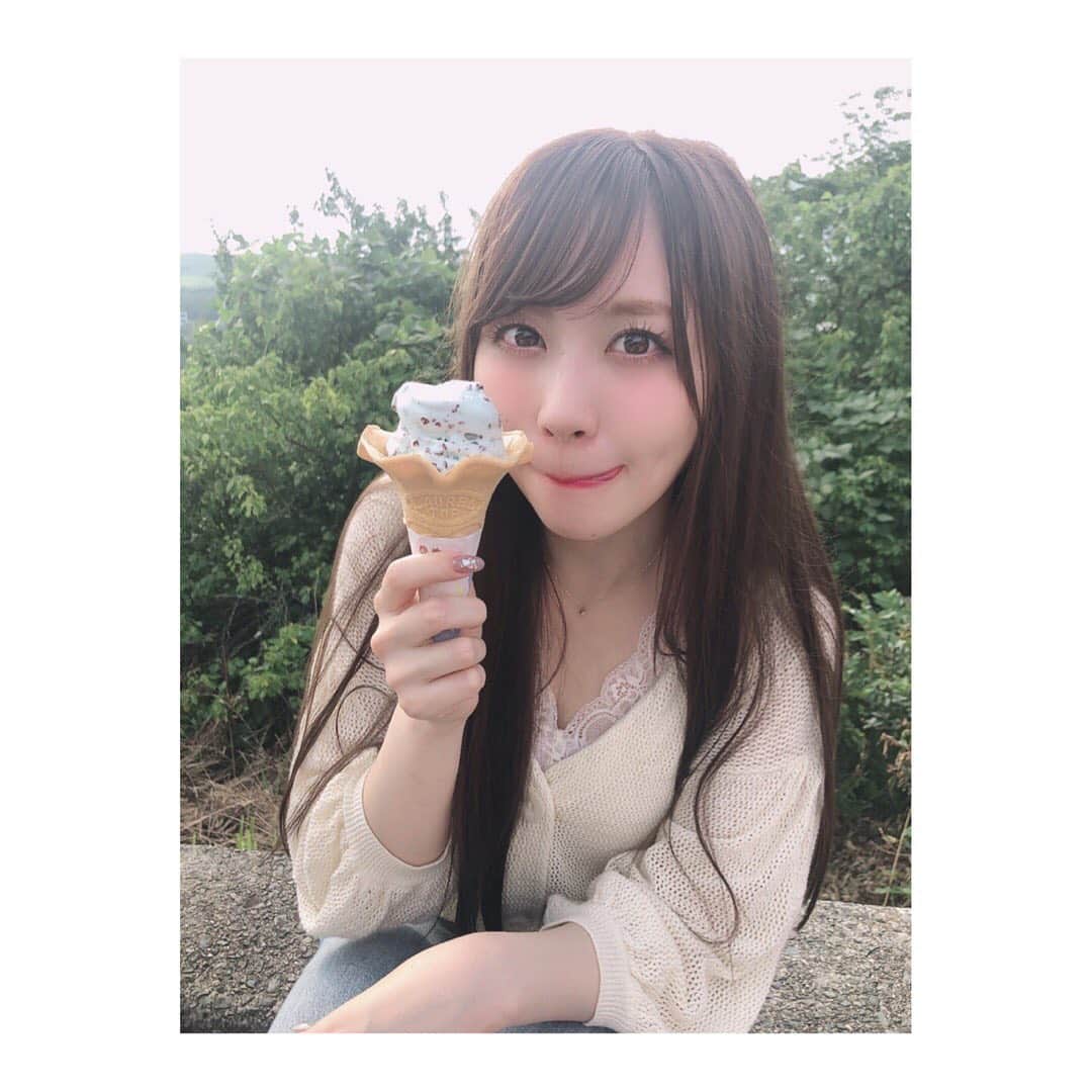 新木さくらさんのインスタグラム写真 - (新木さくらInstagram)「チョコミントソフトクリーム！！！ めっちゃ溶けよる😂 これは本当に美味しい #チョコミント #チョコミン党 #ソフトクリーム」7月28日 12時00分 - araki_sakura14