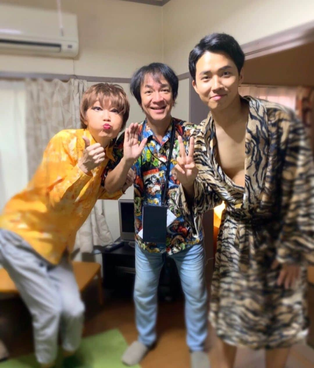 日出郎さんのインスタグラム写真 - (日出郎Instagram)「A movie is being made with a honeeeeeeey💕🎬💕 #日出郎  #渡辺裕太  #河崎実監督  #特撮 #ラブシーン  #エロ裕太 #愛旅立ち  #のような #恋人役  #ニューゴールデンカップル #百恵友和のように  #いや #徹郁恵のように #有限会社オンリーユー #情報解禁になればお知らせします」7月28日 12時00分 - hiderou1030