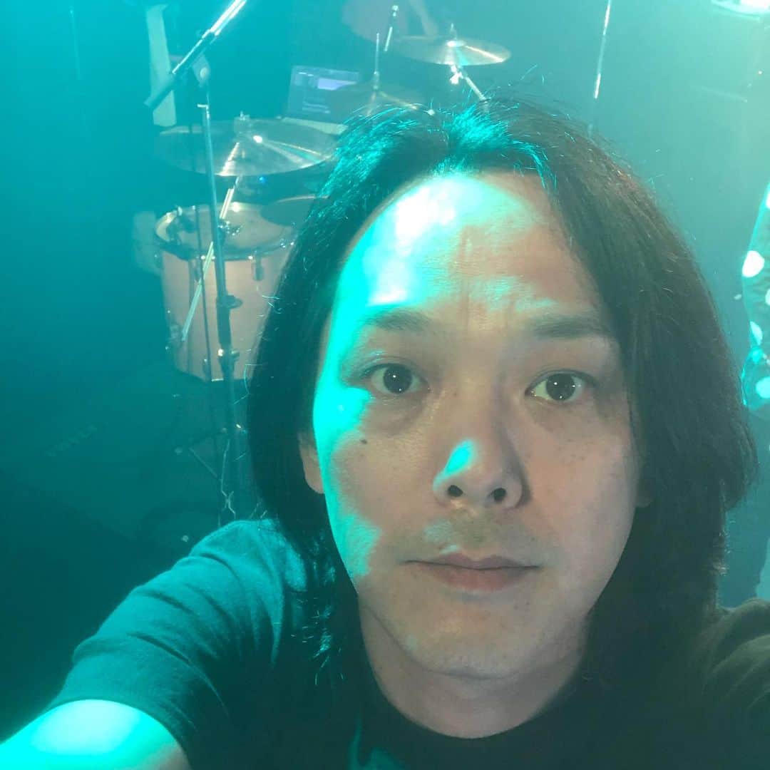 人時のインスタグラム：「昨夜はCASCADEさんサポート♫ 気持ちよく演奏出来ました^_^ ただ今試運転中の厚くて小さいピックで演奏しましたが、やはり速い曲は慣れないとキツイ…。ただ、1〜5弦のバランスがとても良くなるのでしっかり使えるようになったら良いなーと。」