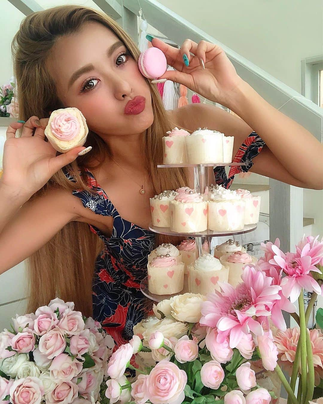 NAHOさんのインスタグラム写真 - (NAHOInstagram)「❤️🧁🍩🍰🍭❤️ . . 晴れてると気分が最高にイイ🌞💕 今日も良いこと沢山見つけられるかなっ🐈🐾 あーお腹空いたっ💋 . . あとでぷらっとお散歩いこーっとっ☺︎🌱 . . #cyberjapan #cjd_naho #dancer #girl #japanesegirl #makeup #sweets #love #lunchtime #flower #summer #サイバージャパン #サイバージャパンダンサーズ #ダンサー #なち #なちぽん #NAHO #お菓子 #大好き #メイク #夏 #花 #pic」7月28日 12時02分 - naho25__kai_noa