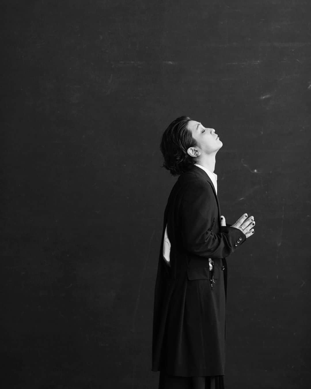 のインスタグラム：「End of the World - Key Visual 2019 Creative Direction @wadanaokii  Photo @takayofficial  Styling @yoheiusami  Jacket @commedesgarcons #commedesgarconshommeplus  Shirt/Pants @commedesgarcons  #blackcommedesgarcons  Shoes @commedesgarcons  x @drmartensofficial」