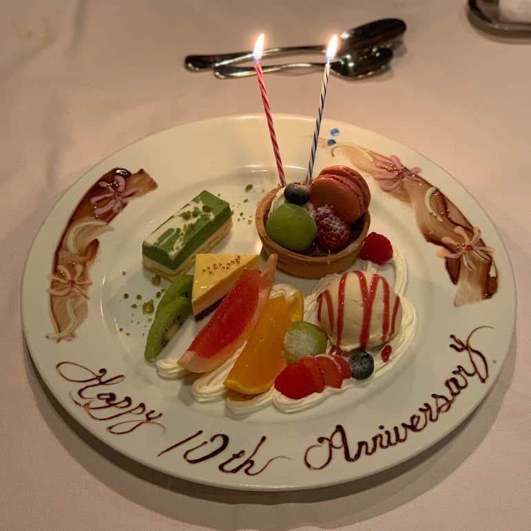 クック井上。さんのインスタグラム写真 - (クック井上。Instagram)「昨日は、奥さんの誕生日で同時に、 #結婚記念日 #結婚10周年 だったので、家族で #lawrystheprimerib #個室 #感謝  #lawrys #lawrystheprimeribtokyo #恵比寿 #恵比寿ガーデンプレイス #ebis #roastbeef #ローストビーフ #theprime #グルメ #肉好きな人と繋がりたい #肉 #ステーキ #東京 #tokyo #weddinganniversary #ディナー #グルメ #野菜ソムリエ #アスリートフードマイスター #フードコーディネーター #食育インストラクター #bbqインストラクター #料理研究家 #料理男子 #料理芸人 #クック井上。」7月28日 12時06分 - cook_inoue