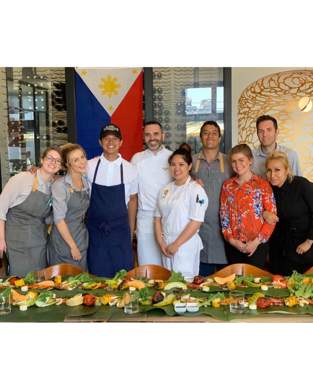 DOMINIQUE ANSEL BAKERYさんのインスタグラム写真 - (DOMINIQUE ANSEL BAKERYInstagram)「When dinner is served family style and we welcome @charlesolalia and the @MaamSirLA family here tonight for a Filipino feast. #kamayan @189bydominiqueansel #🇵🇭」7月28日 12時17分 - dominiqueansel