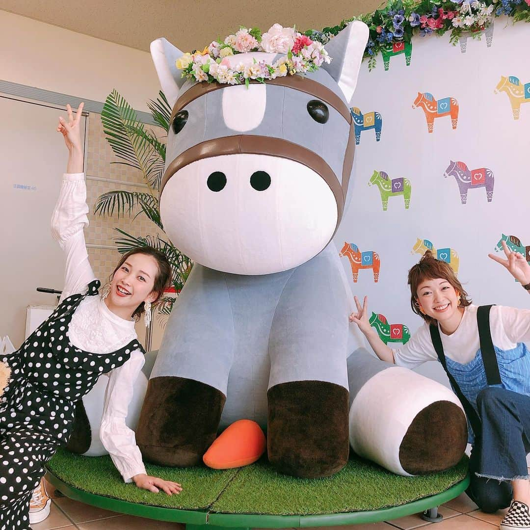 小雪さんのインスタグラム写真 - (小雪Instagram)「このあと#小倉競馬 から RKB今日感テレビ日曜版の中継です😊 久しぶりに中上さんと仕事🥰✨ ワイワイやってまーす😆  #さっそくババア呼ばわりだよ← #いじられて嬉しい私← #なんじゃそりゃ #中継は真面目に頑張ります🤣」7月28日 12時12分 - koyuki2