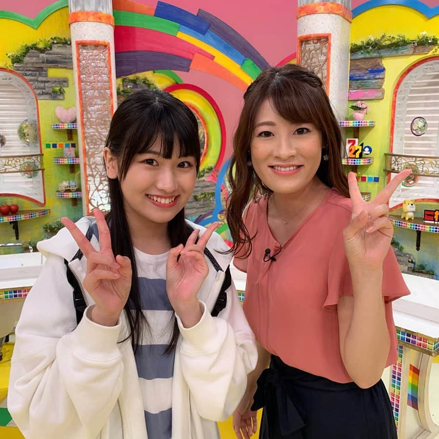 小宮山瑞季さんのインスタグラム写真 - (小宮山瑞季Instagram)「AKB48 team8 長野県代表の髙橋彩香さんがスタジオに★ キュートで元気いっぱいで頑張り屋さんで、これからもずっと応援しています！ 大町市で行われる舞台「家族のはなし」🌼*･ ぜひ足を運んでみてください～\ ♪♪ / ・ #akb48 #team8 #長野県 #代表 #髙橋彩香 #舞台 #家族のはなし #大町市 #東京 #毎日 #特訓中 #だそうです #頑張れ #応援してます #髪 #さらさらだった #羨ましい #10歳差 #信じられない #土曜はこれダネッ #長野放送 #アナウンサー #小宮山瑞季」7月28日 12時35分 - komiyama_mizuki