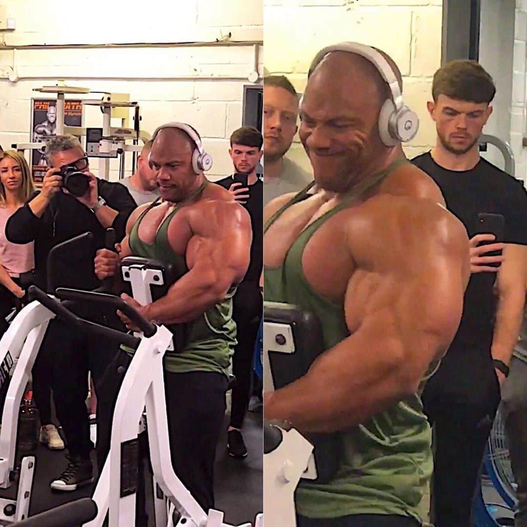Phil Heathのインスタグラム：「I can’t even caption this one. All I know is my brother @perbernalphoto is behind the camera 📸 getting some awesome content which will hopefully be featured soon for you all to see. Have a great night! #PhilHeath #7xMrOlympia #BackDay #3DMuscles」