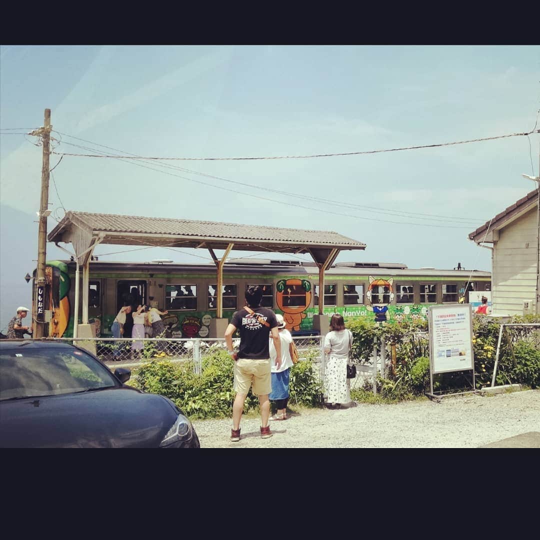松本隆博のインスタグラム：「。 帰ろうと思ったら一両編成、 電車来た！ 慌てて撮った(*Ü*)」