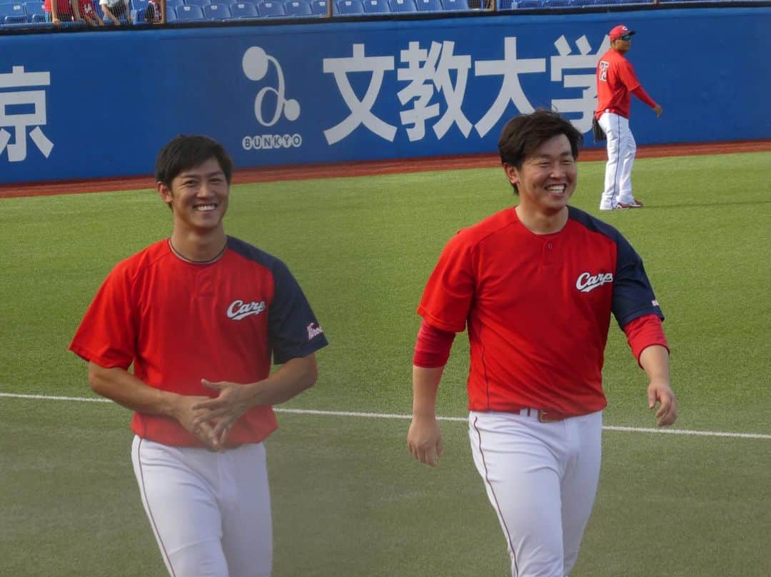 地方民のカープ女子のインスタグラム：「・ 笑顔なふたり☺🔅 ・ ふたりとも生で見たのは初めてでした😉 ・ 恭平さんテレビでみる何倍もイケメン✨ ・ #中村恭平#菊池保則  #広島東洋カープ#広島カープ#カープ#carp」