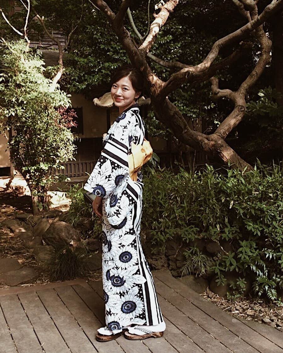 のインスタグラム：「みなさん夏を感じているようで🎐いいないいな 以前着た浴衣をまた載せます😂 #浴衣 #夏」