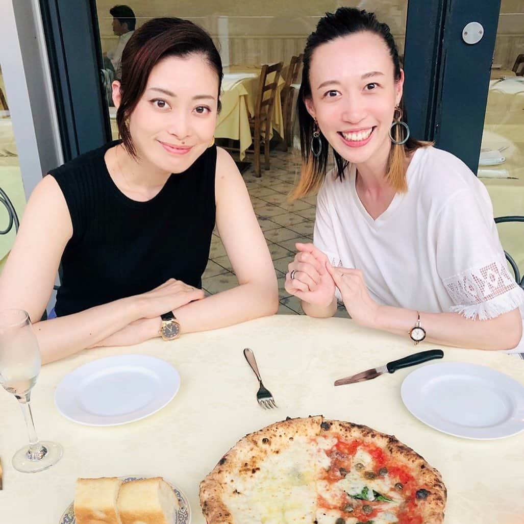 珠洲春希さんのインスタグラム写真 - (珠洲春希Instagram)「先日、水さんの舞台を観に六本木トリコロールシアターへ。 どんどん芝居に磨きがかかっていかれるセンパイ… 4人であれだけの台詞の量を、しかもリアルな芝居でテンポよく進めていかれるのは凄く頭を使うことかと… ずっと笑いっぱなしの2時間でした。  その後は、久し振りにこーまいとお食事へ。テラス席にて、外が明るいうちからくらーくなるまで…😊 テラスは、今だともう暑いですね…。 ぎりぎりでした😊✨ #六本木トリコロールシアター #水夏希さん #光海舞人」7月28日 12時50分 - harukisuzu54