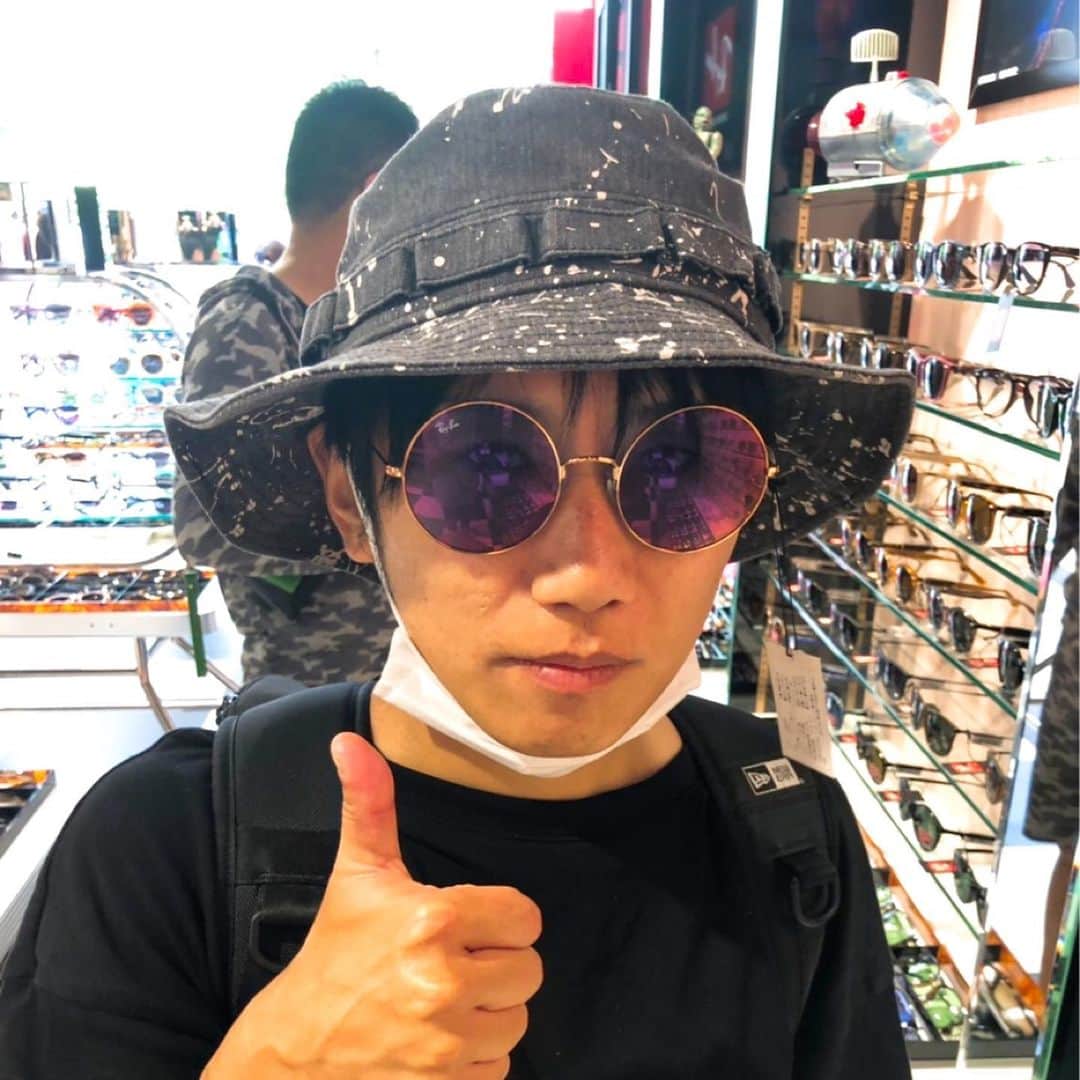 YOMIさんのインスタグラム写真 - (YOMIInstagram)「大阪 暑過ぎてテンション上がっちゃう！笑 今日も皆で最高なライヴにしよう！！ #大阪 #早く到着したので #ちょっと #街 #ぶらぶら」7月28日 13時04分 - nightmare.yomi