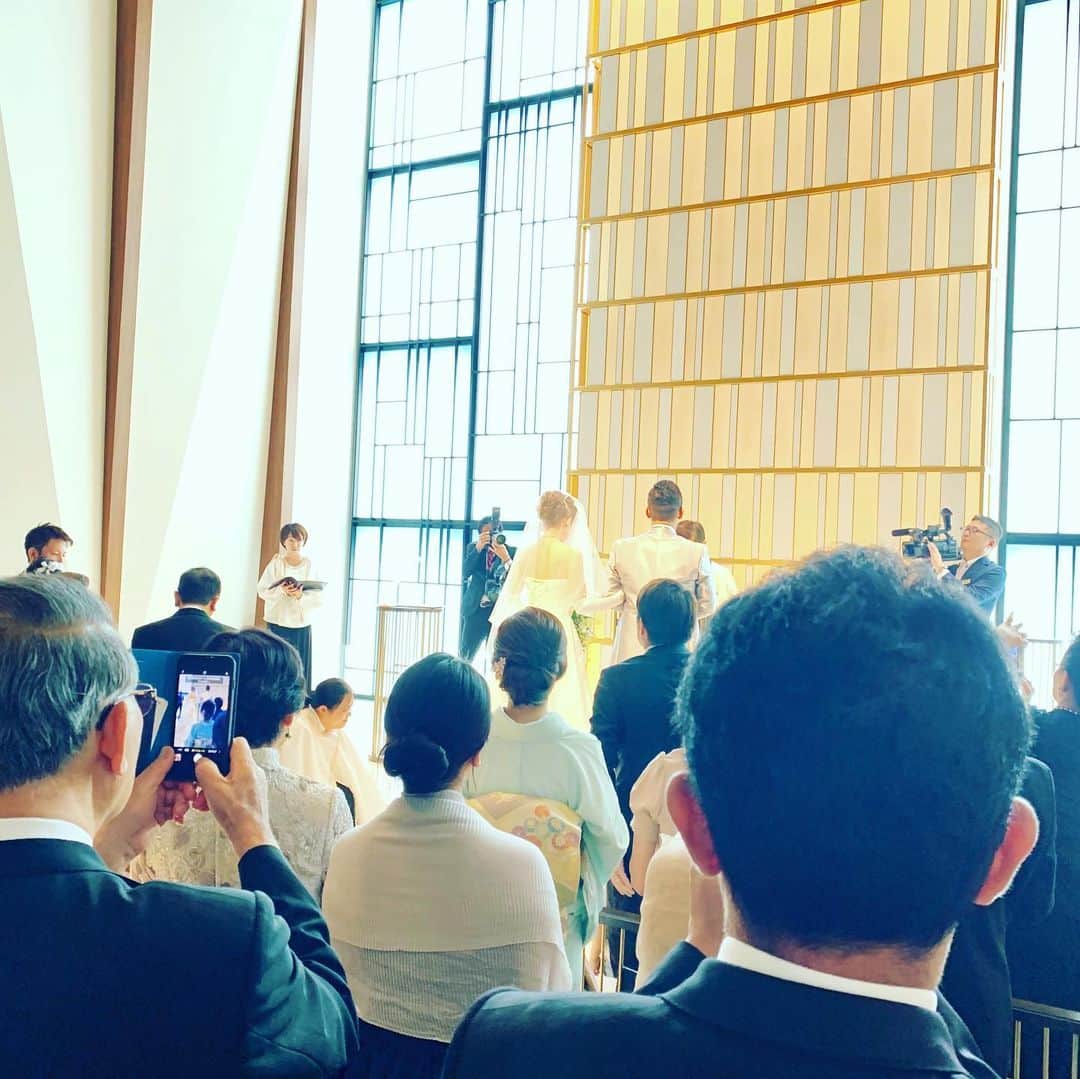 黒田アーサーさんのインスタグラム写真 - (黒田アーサーInstagram)「素晴らしい結婚式💒です❣️ おめでとう🎉㊗️ 2人ともお幸せに💕」7月28日 13時12分 - kuroda_arthur
