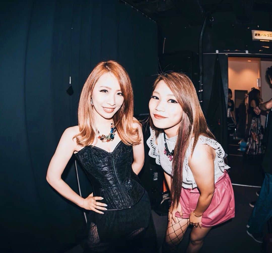 Marinaさんのインスタグラム写真 - (MarinaInstagram)「【2019.07.27 名古屋CLUB QUATTRO】 . Aldious Tour 2019 “Evoke” 28公演 . with R!N✨ . ライブ中、歌う事を心から楽しんでいるのがすごい伝わってくるR!Nちゃん。 . ステージ上で楽しそうに歌う彼女を見て私も幸せな気持ちになります☺️ . いつもありがとう✨ 後半戦もよろしくね🤘✨ . #Aldious #アルディアス #music #Japan #femalemusician #drummer #singer」7月28日 13時12分 - aldiousmarina