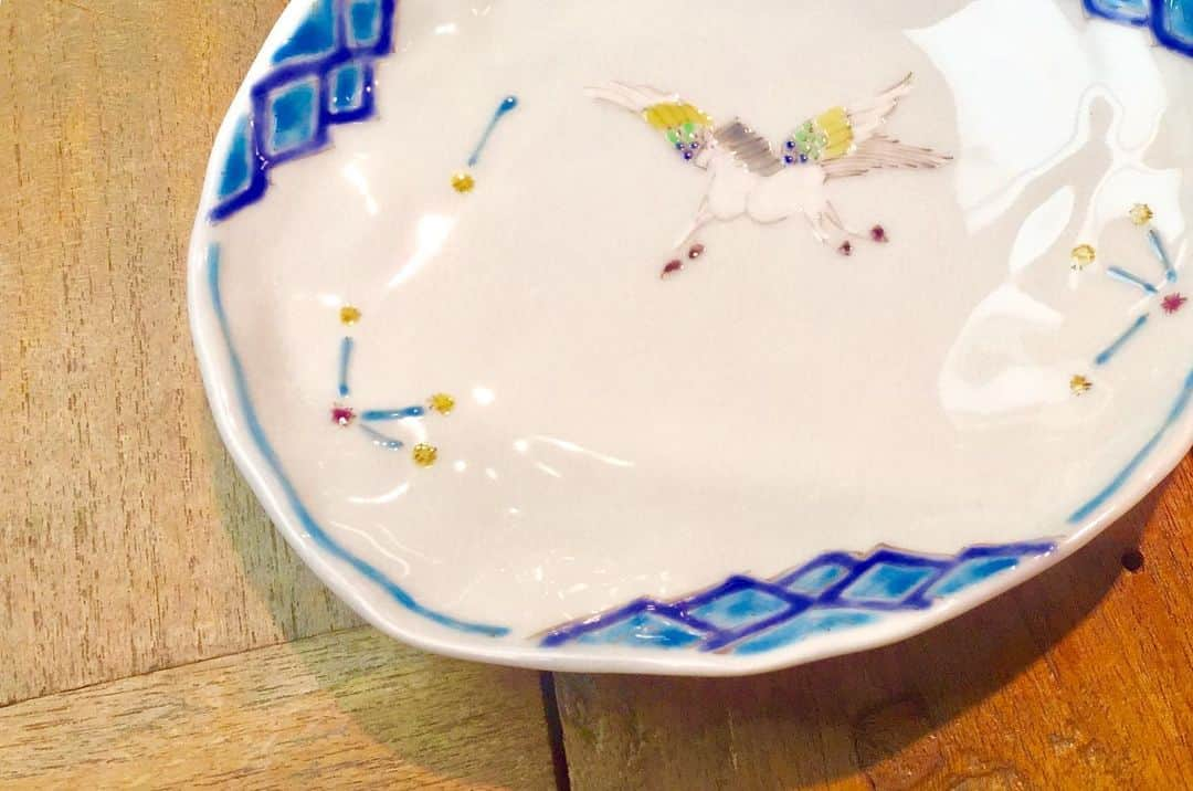 HANSEL&GRETELさんのインスタグラム写真 - (HANSEL&GRETELInstagram)「藤川 法男 展  季節を感じる花模様の器の窯元。 波佐見焼、うつわ藍水(らんすい)  ヘンゼル&グレーテル成城店では、 藤川法男さんの作品を期間限定で展開しております😊  ペガサス 取り皿 ¥4,500 ※税別  #ヘンゼルandグレーテル  #成城コルティ #成城学園前 #成城 #seijo #natural #photo #flower #like #暮らし #生活 #ライフスタイル #ライフスタイルショップ #セレクトショップ #ナチュラル #藤川法男 #取り皿 #うつわ #器 #波佐見焼 #藍水 #食器  #お皿」7月28日 13時37分 - hansel_and_gretel_official