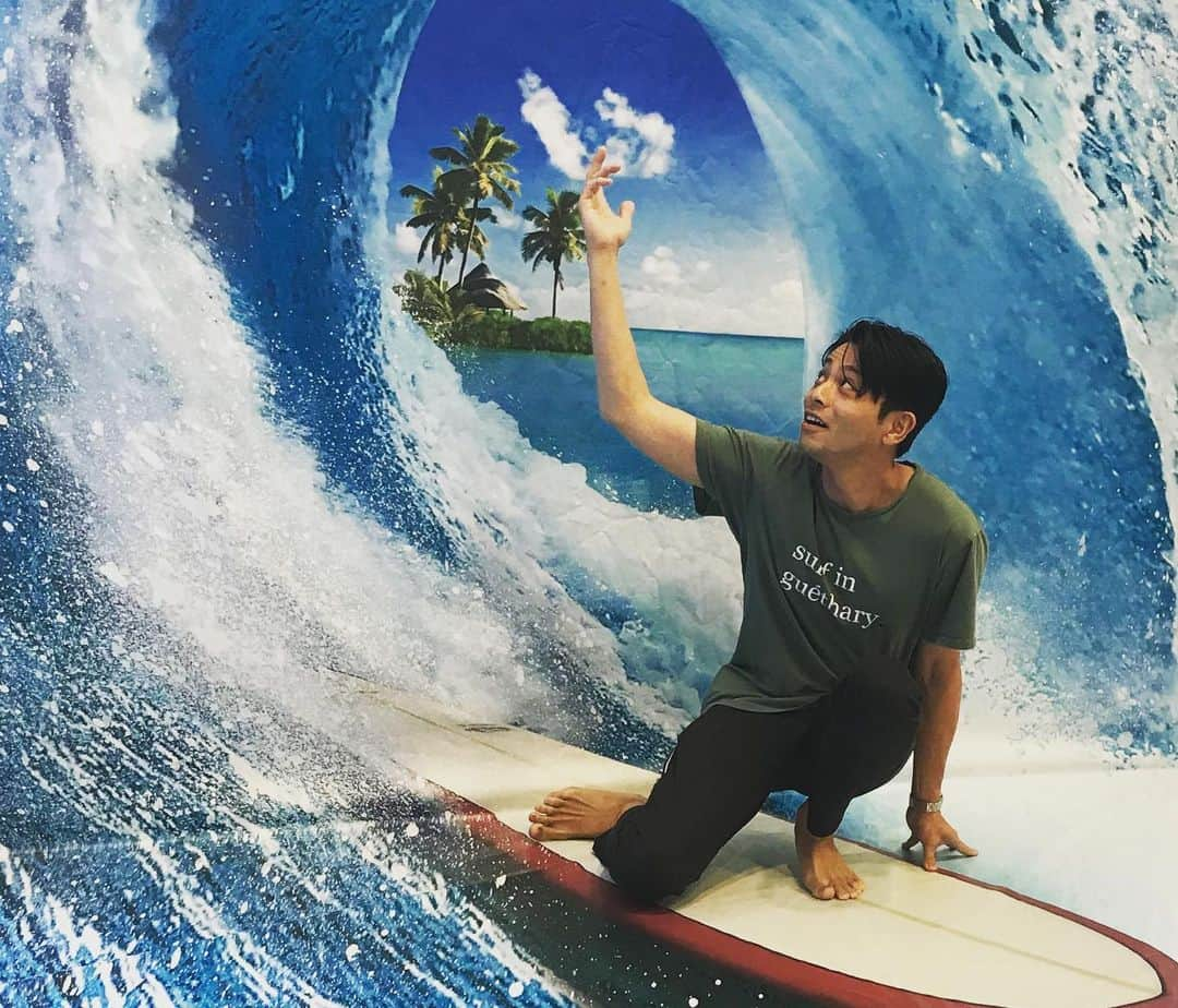 吉沢悠さんのインスタグラム写真 - (吉沢悠Instagram)「． I was in sports festival for TOKYO Olympic on 2020 as ambassador of surfing. Many kids tried to play sports of Olympic. I helped to try surfing them. And I tried canoeing first time.This is so difficult even though wathing! Great experience for me. . 【東京2020大会SETAGAYA SPORTS フェスティバル】で、来年の東京オリンピックから新種目競技として入った《サーフィン》の魅力を知ってもらう為に、日本サーフィン連盟の皆様とイベントに参加してきました。 ． ． 日本サーフィン連盟（NSA）理事の内海さんと、競技としてのサーフィン・そして僕のようにサーフィンが好きで関わる立場の話しと、角度を変えてトークしました。 ． ． 他にも様々な種目のアスリート・オリンピアの方々とスポーツの楽しみ、人命救助やAEDの使い方など、一流のお話しが聞ける貴重な時間でした。 ． さらに目の前で実践されるパフォーマンスは圧巻で、躍動する筋肉を目の当たりにすると、鳥肌が立つ空気感があります。 ． 東京オリンピックで活躍する選手たちへの応援の気持ちが高まりました！！ ． 司会の飯沼誠司さんとはドラマで共演しているのですが、安定したトークと明るい人柄でキラッキラしてましたー！ ． #tokyo2020  #オリンピック #olympic  #surfing  #サーフィン  #nsa  #日本サーフィン連盟  #canoe #カヌースプリント  #アーティスティックスイミング  #水球 #ライフセービング  #飯沼誠司  #lifesavings  #新体操 #アスリート #athlete  #aed  #人命救助  #mcume」7月28日 13時42分 - hisashi_yoshizawa