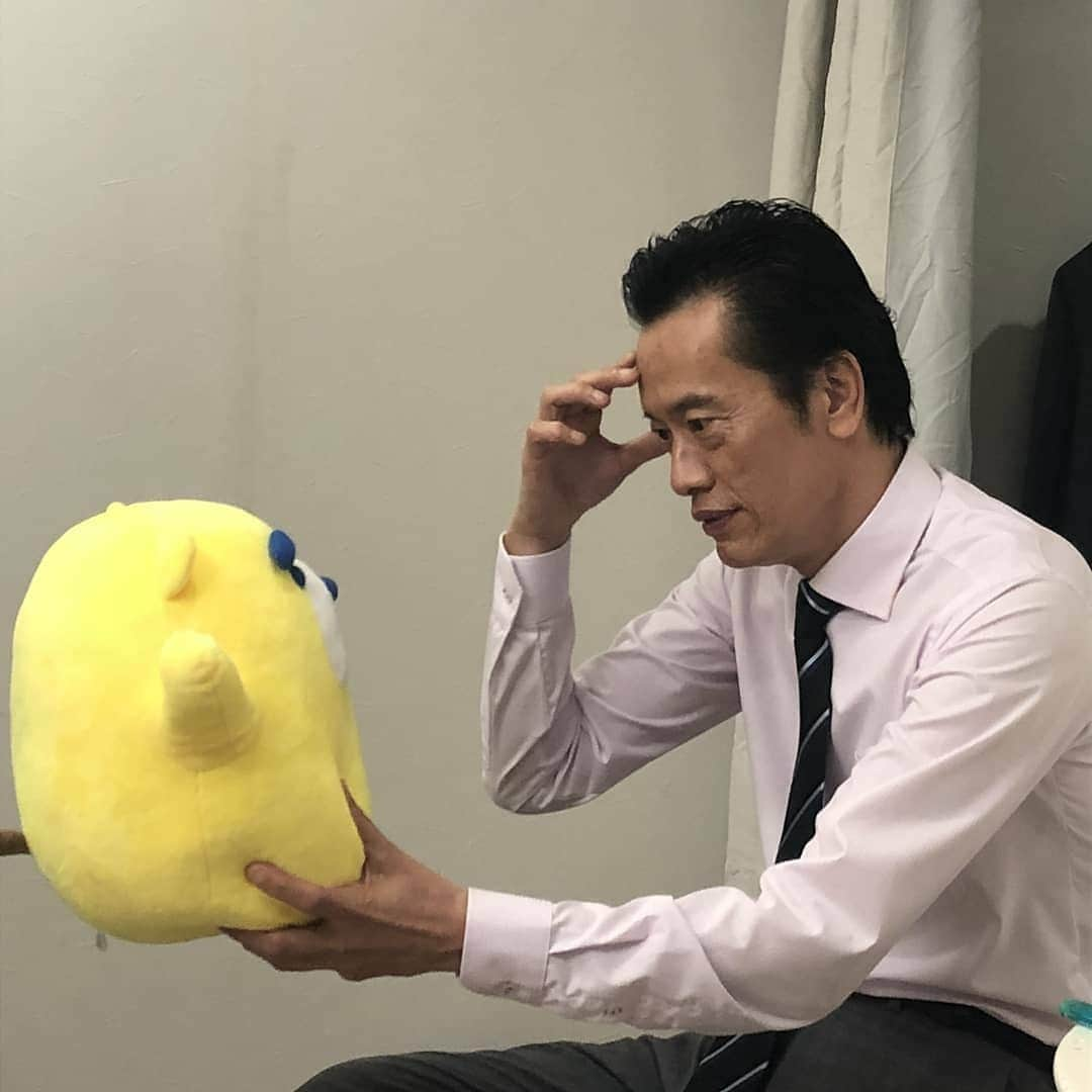 東海テレビ公式キャラクター「イッチー」さんのインスタグラム写真 - (東海テレビ公式キャラクター「イッチー」Instagram)「８月３日スタートのオトナの土ドラ『それぞれの断崖』のポスター。遠藤憲一さんの視線の先にいるのは・・・イッチー⁉️ #それぞれの断崖#遠藤憲一#オトナの土ドラ#ポスター#スタート#イッチー#東海テレビ#キャラクター#ドラマ#tv#nagoya#japan」7月28日 14時09分 - icchy_tokaitv