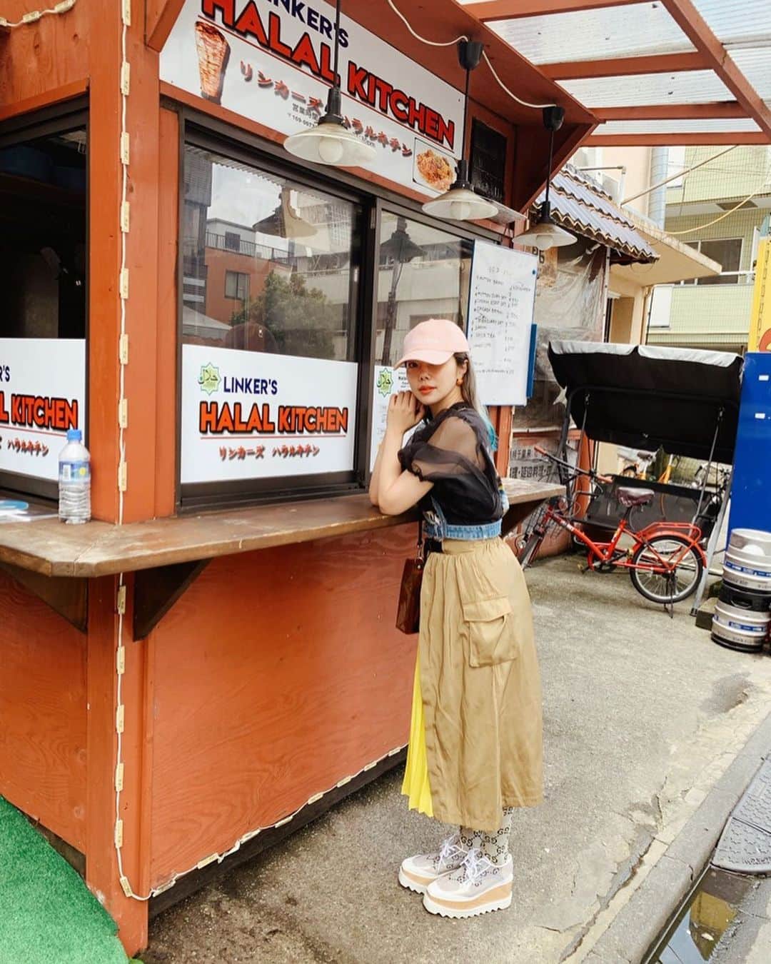 のインスタグラム：「しふく。 ･ 最近昼間の新大久保によく出没しておる。」