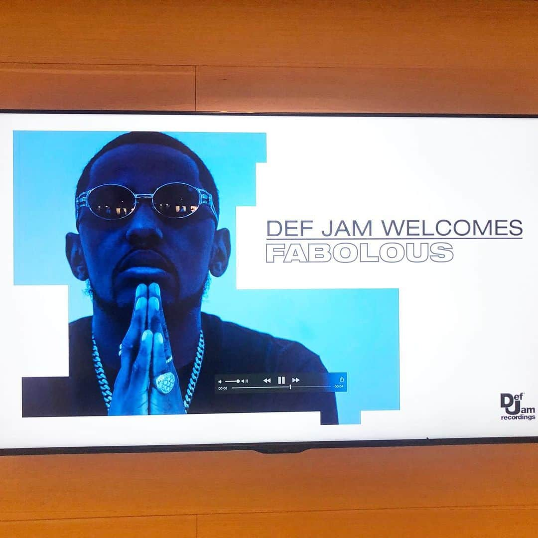 ファボラスさんのインスタグラム写真 - (ファボラスInstagram)「Went up to the @defjam office to explain how i got into a Shootout in the Summertime for the 3rd time... So after i played couple joints & they yellow tape’d the office, we went to strategize over a dinner table... Cigars, Red Wine, some of the best Fried Chicken Bites i’ve ever had & a new mixtape.. Thanks to the Def Jam team & my brother @shawnpecas the Def Jam legend for stopping thru!!」7月28日 14時20分 - myfabolouslife