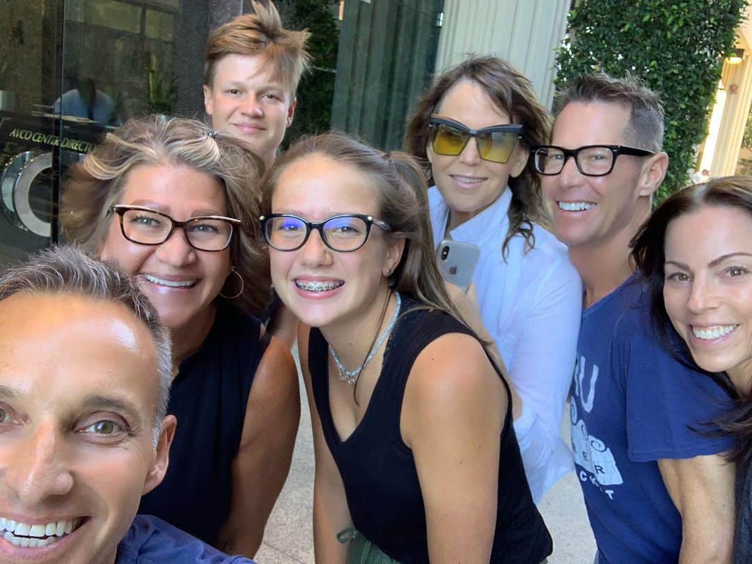 のインスタグラム：「The editorial photo shoot when the Balvanz family is in town. #friendswhoarefamily #iowa #laughter #familybonding」