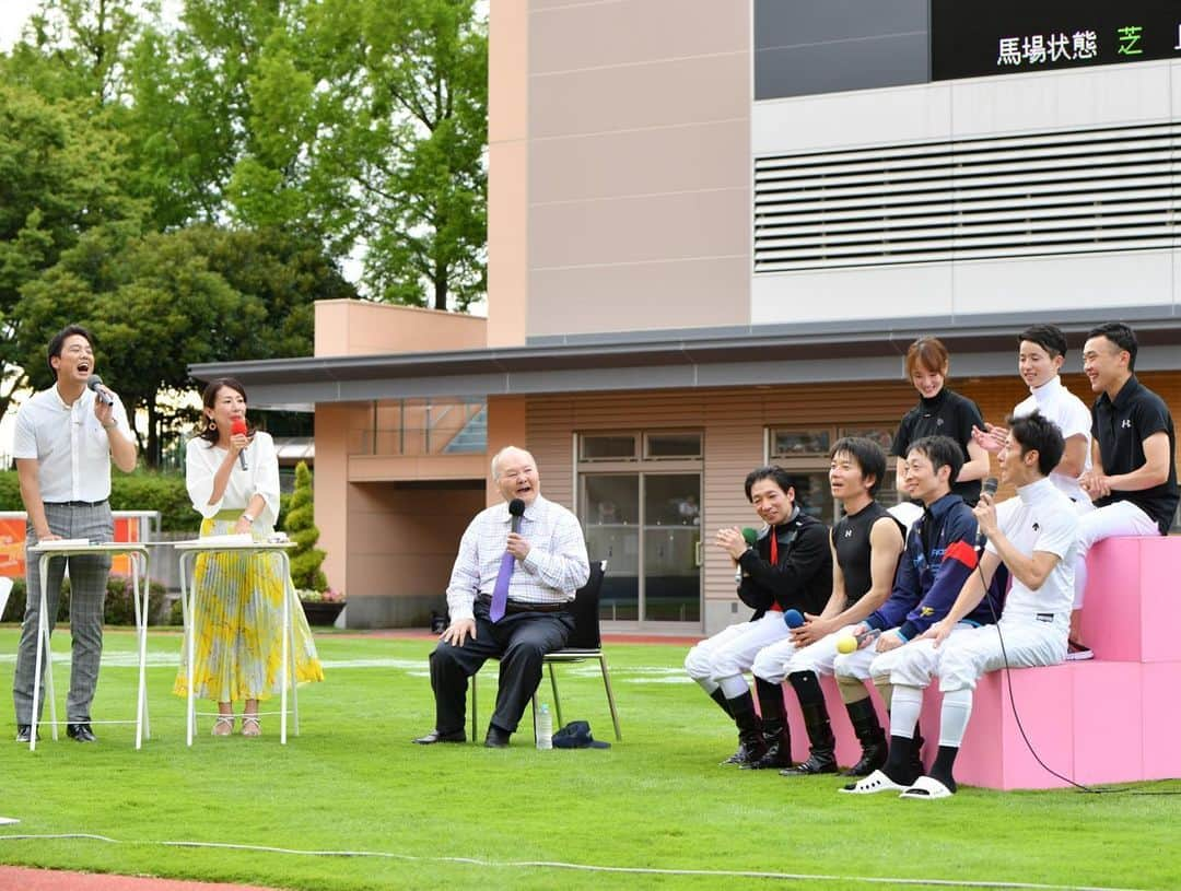 黒崎貴之さんのインスタグラム写真 - (黒崎貴之Instagram)「ㅤㅤㅤㅤㅤㅤㅤㅤㅤㅤㅤㅤㅤ 新潟競馬場にて「にいがたKEIBAまつり」﻿ ﻿ ゲストはプロ棋士の加藤一二三さん‼️﻿ そして人気ジョッキー7名で大変盛り上がりました‼️﻿ ﻿ 休日はどこもいかず、一人で競馬をしている黒崎にとっては夢のような時間でした😊✨﻿ ﻿ 新潟夏競馬いよいよ開幕‼️﻿ 楽しみましょう😊✨✨﻿ ﻿ #新潟﻿ #競馬﻿ #夏﻿ #加藤一二三 さん﻿ #JRA﻿ #ジョッキー﻿ #内田博幸 騎手﻿ #柴田大知 騎手﻿ #武士沢友治 騎手﻿ #津村明秀 騎手﻿ #藤田菜七子 騎手﻿ #武藤雅 騎手﻿ #山田敬士 騎手﻿ #水島知子 アナウンサー﻿ #BSNアナウンサー﻿ #黒崎貴之」7月28日 14時18分 - kurosaki_bsn