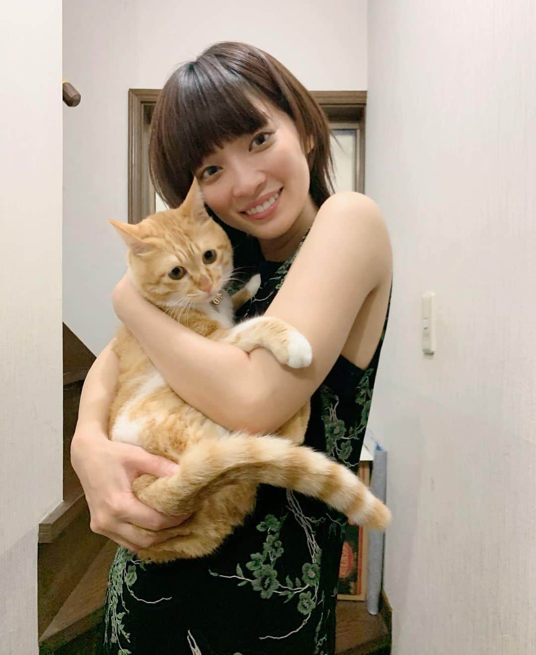 Macoto Tanaka 田中真琴さんのインスタグラム写真 - (Macoto Tanaka 田中真琴Instagram)「. 大好き。 玄関で抱っこされるの嫌いなんだよね笑 @charlysensei___」7月28日 14時25分 - mac0tter