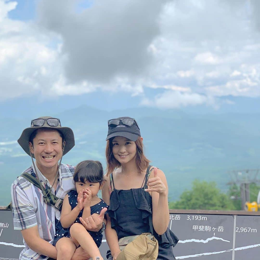 田中幸さんのインスタグラム写真 - (田中幸Instagram)「天気見て、サクっと予定決めて リフトで1,920mの山の上へ  登山口の下見も兼ねて⛰ アウトドアが好きな 山好き家族  天候に左右されるコトを 楽しむのが得意🤙  雲が濃くなり 速攻で下山  #清里テラス  #今夜から仕事で別の山へ #山はしご #ゲレンデハシゴ #KEENAMBASSADOR #KEENJAPAN #KEEN」7月28日 14時37分 - sachitanaka