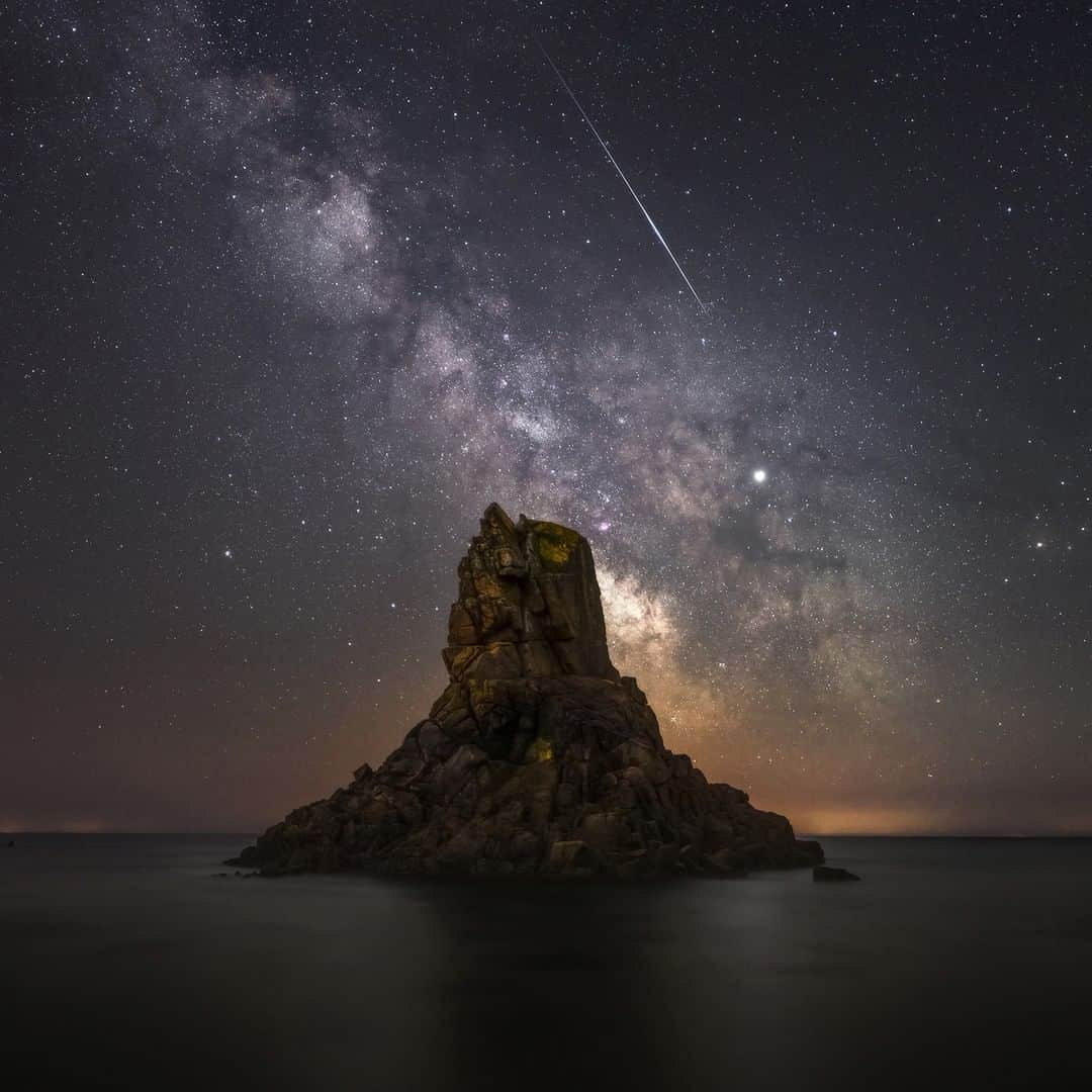 Nikon Australiaさんのインスタグラム写真 - (Nikon AustraliaInstagram)「"Arriving early gave me the opportunity to set up my sky tracker before the Milky Way was in position.  Using a sky tracker gives me the opportunity to dramatically reduce the ISO and extend the exposure time to minutes rather than seconds, giving an overall cleaner image.  After getting a decent polar alignment I fired off a non-tracked exposure for the foreground. All round the exposure was good so I wasted no time in switching on the tracker and taking an immediate sky shot at the same settings.  Upon reviewing the image I was really happy to see I had captured an iridium flare in the frame as I hadn’t actually noticed it whilst gazing up at the stars. Thankfully, the camera didn’t miss a thing." - @marcwhiteheadphotography  Camera: Nikon #Z6  Lens: AF-S NIKKOR 14-24mm f/2.8G ED (1.7x) Foreground Settings: ISO 1000 | 24mm | f/2.8 | 125s Sky Settings: ISO 1000 | 24mm | f/2.8 | 125s (Tracked)  #MyNikonLife #Nikon #NikonAustralia #NikonTop #Photography #DSLR #LandscapePhotography #AstroPhotography #Nikkor #NikonZSeries #NikonZ6」7月28日 14時30分 - nikonaustralia