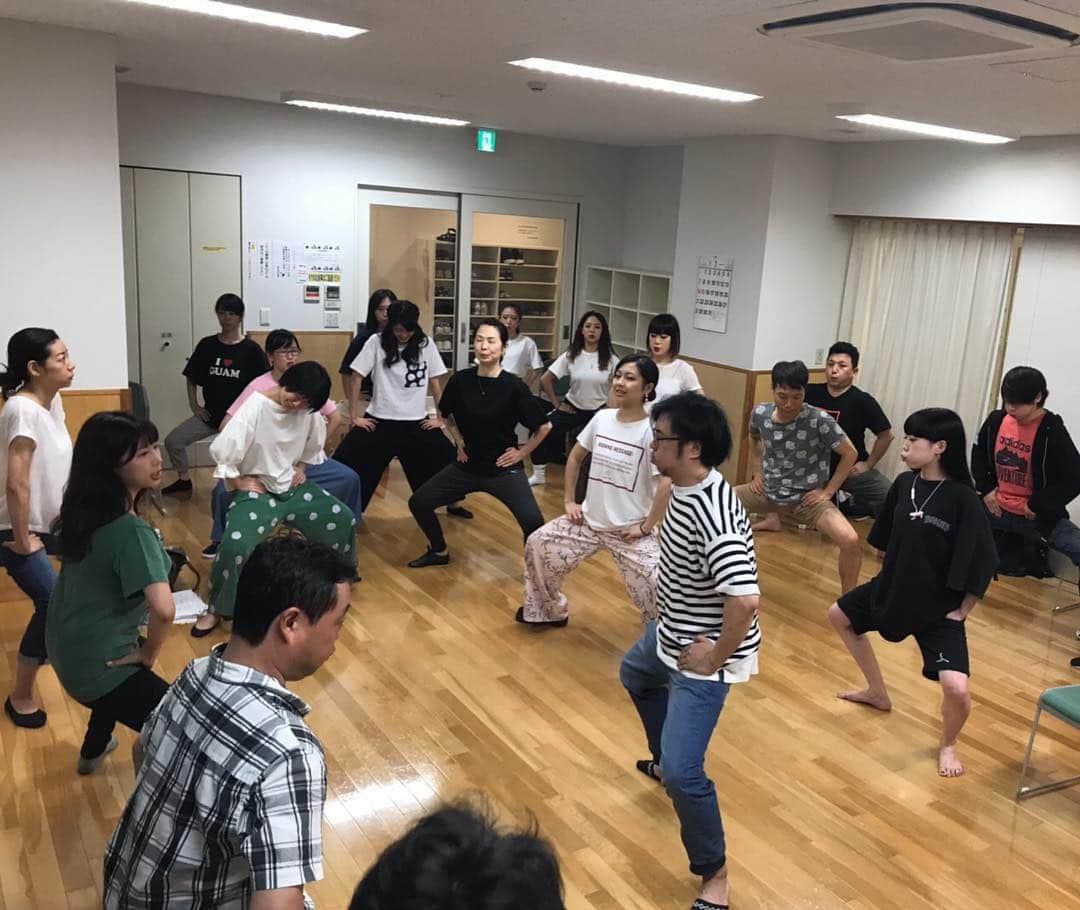 相馬有紀実さんのインスタグラム写真 - (相馬有紀実Instagram)「舞台『200億の電波』の稽古はじめはロングプレスから。 ロングプレスというかこの体勢が辛い（笑）！！ そして激写されていた。 稽古風景初写真がこれです。  舞台ぜひ見にきてちょ✴︎ お知り合いの方は個人連絡下さいー！ そうでない方はカンフェティからぜひぜひお願いします♪備考欄に相馬有紀実と書いてもらうと相馬喜びます！ #200億の電波  #舞台 #出演」7月28日 14時31分 - yukimi_soma
