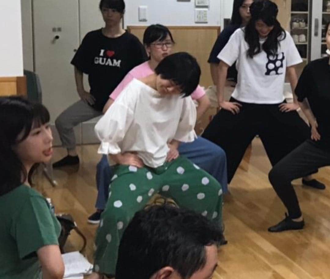 相馬有紀実さんのインスタグラム写真 - (相馬有紀実Instagram)「舞台『200億の電波』の稽古はじめはロングプレスから。 ロングプレスというかこの体勢が辛い（笑）！！ そして激写されていた。 稽古風景初写真がこれです。  舞台ぜひ見にきてちょ✴︎ お知り合いの方は個人連絡下さいー！ そうでない方はカンフェティからぜひぜひお願いします♪備考欄に相馬有紀実と書いてもらうと相馬喜びます！ #200億の電波  #舞台 #出演」7月28日 14時31分 - yukimi_soma