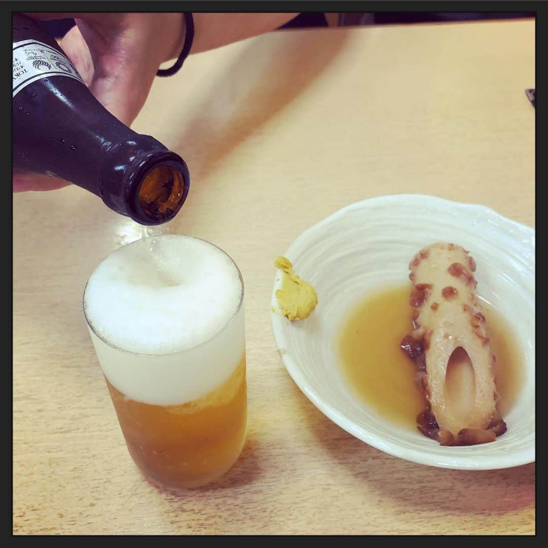 オカノアキラのインスタグラム：「すみません。  #昼ビール #昼ビール🍺 #おでん #石切神社 #石切商店街 #名物おでん #灼熱 #暑い #日曜日」