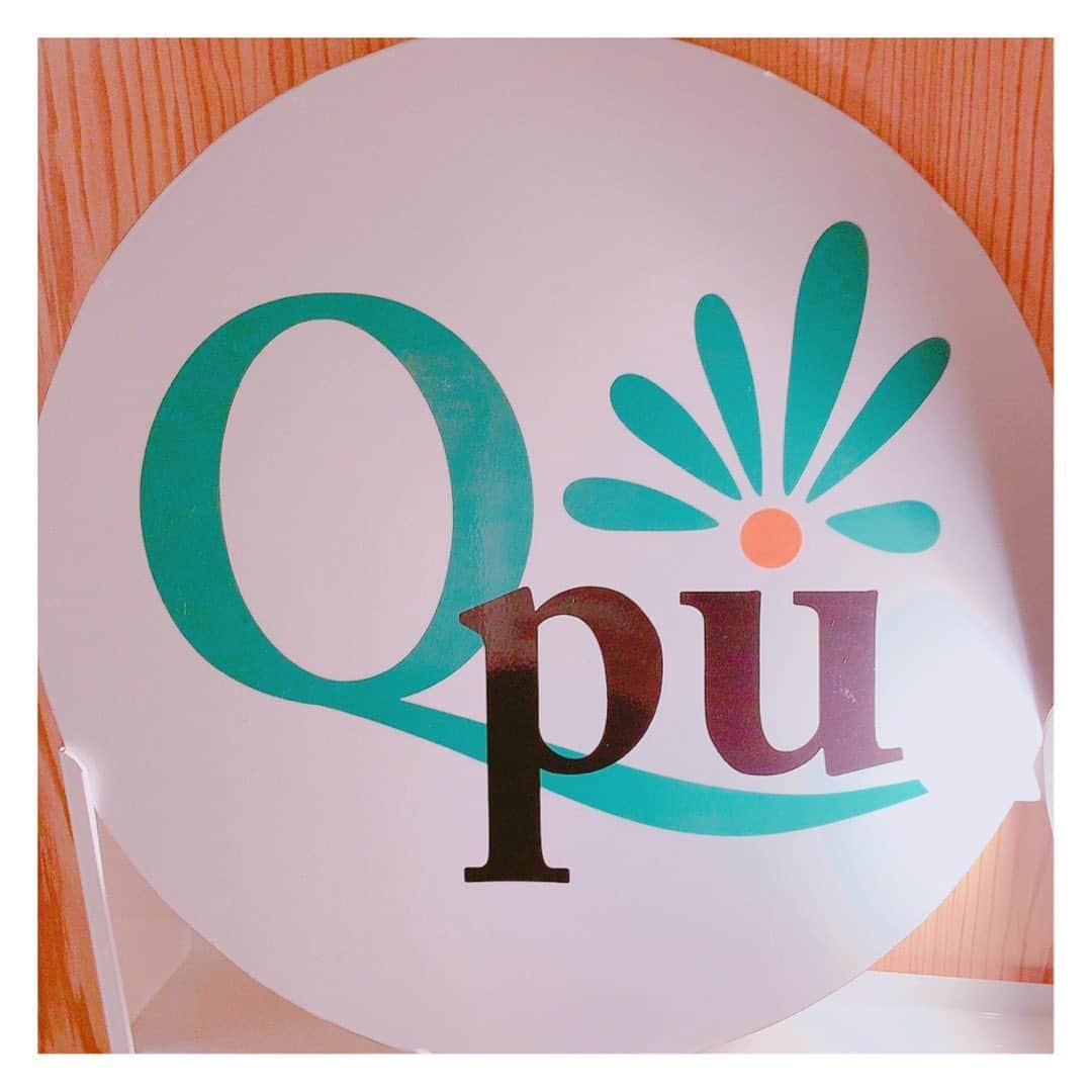 のインスタグラム：「Qpuいってまいりました😇 とても癒されボイスの方に施術してもらい、心もお顔もリフレッシュ🧡  Qpu 新宿店  #qpu_kogao  #qpu_shinjuku」
