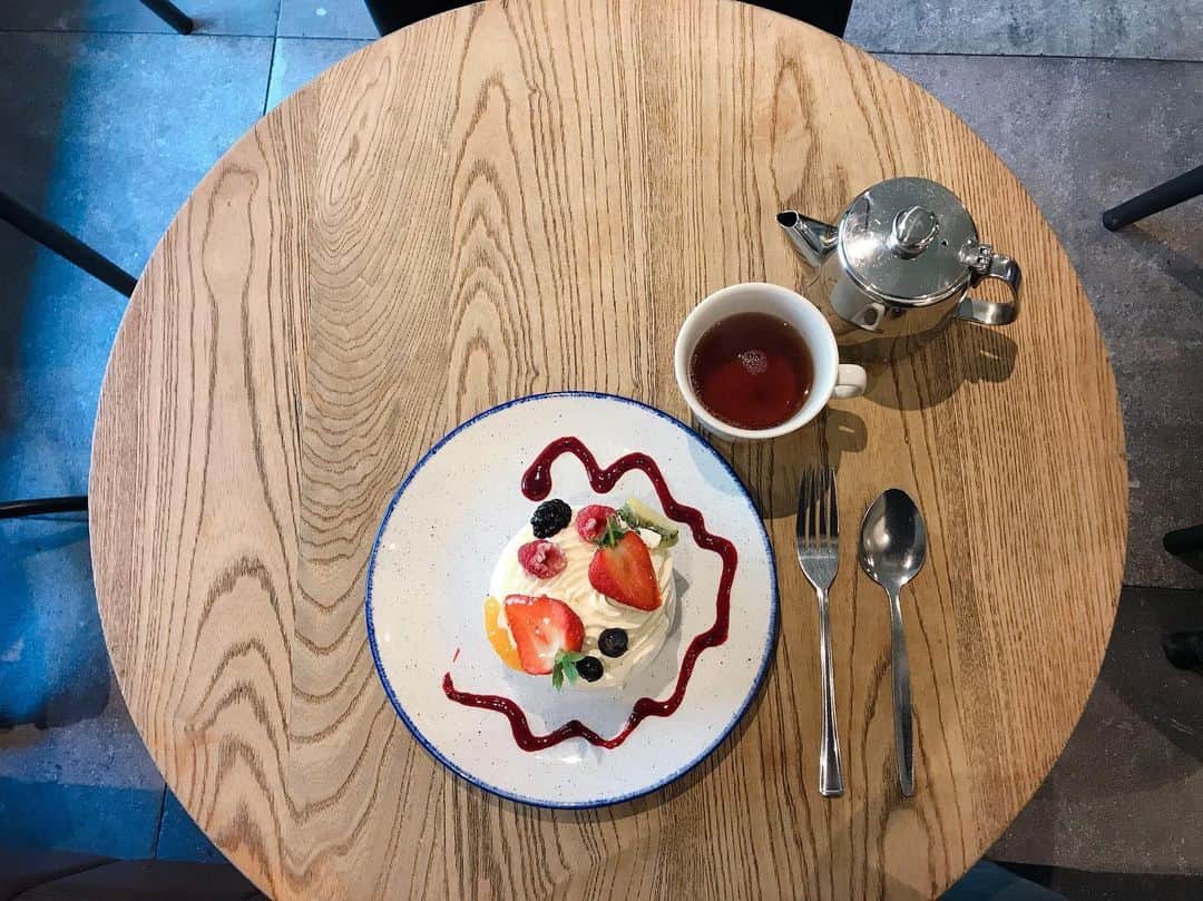 Nagisa 나기사さんのインスタグラム写真 - (Nagisa 나기사Instagram)「🇮🇪アイルランド🇮🇪﻿ ﻿﻿﻿﻿﻿ 📍Woodstock﻿ ﻿﻿﻿﻿﻿ —————﻿﻿﻿﻿ 📷→iPhone﻿ 🖍→VSCO﻿ 加工前の写真は2枚目﻿﻿﻿﻿﻿ 加工の仕方は﻿3枚目にアップしてます✨﻿﻿﻿﻿﻿ ﻿—————﻿﻿﻿﻿ ﻿﻿﻿﻿ ダブリンで好きだったカフェの一つ。﻿ パブロアって見た目可愛くて無性に食べたくなる時があるんだけど、甘くって大抵は食べきれない…😂﻿ ﻿﻿﻿ #アイルランド旅行 #アイルランド #ダブリン #アイルランド生活 #アイルランドワーホリ #女子旅 #Ireland #Dublin #旅muse_Ireland #tabijyomap_Ireland #旅行好きな人と繋がりたい #ヨーロッパ旅行 #タビジョ #旅muse #旅スタグラム #カフェスタグラム﻿」7月28日 15時10分 - nagisa0713