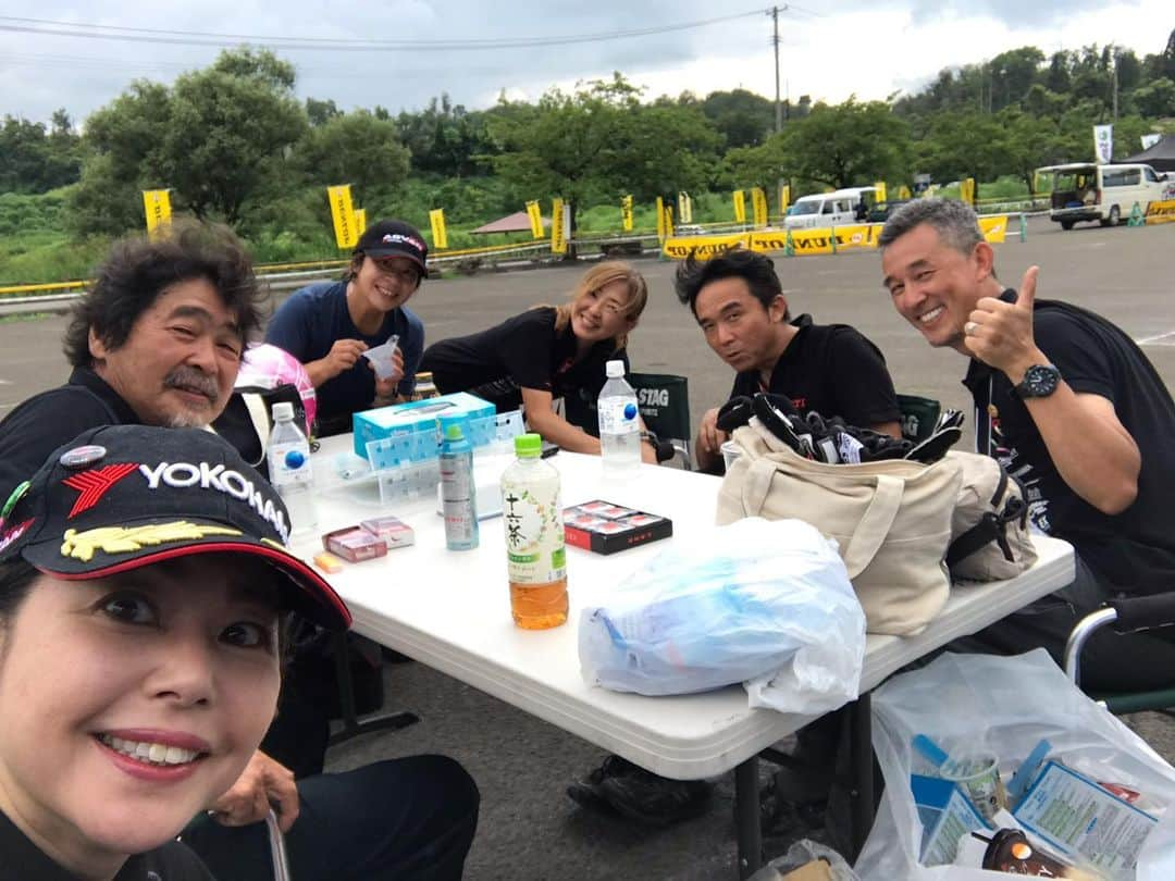 竹岡圭さんのインスタグラム写真 - (竹岡圭Instagram)「とりあえず完走しましたー😊詳しくはまた後でね😉  しかし本日も暑かったですー（昨日よりはマシだったけど）🥵 いや、今日はタイヤ交換するハメになったり、左前をヒットしちゃったり、いろいろあったからかな🤭 でも無事に完走しましたー😆  オフィシャルのみなさま、関係者のみなさま、スタッフのみなさま、チームメンバー💕 そして、何より熱々の声援を近くで、遠くで、送ってくださった応援のみなさま📣どうもありがとうございました😊 みなさまの温かさを感じました❣️ そして、横手のみなさま本当に暖かい💖横手市が大好きになりました❤️」7月28日 15時16分 - kei_takeoka