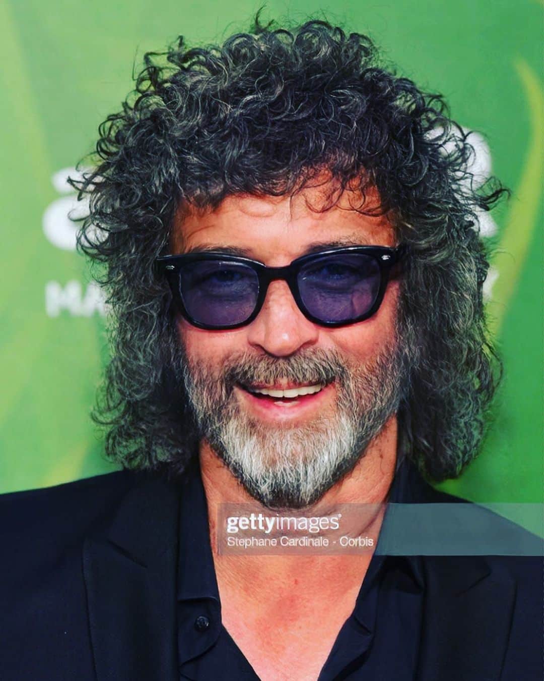 ジュリアン・ペレッタのインスタグラム：「might seduce your mum type (year 2059)」