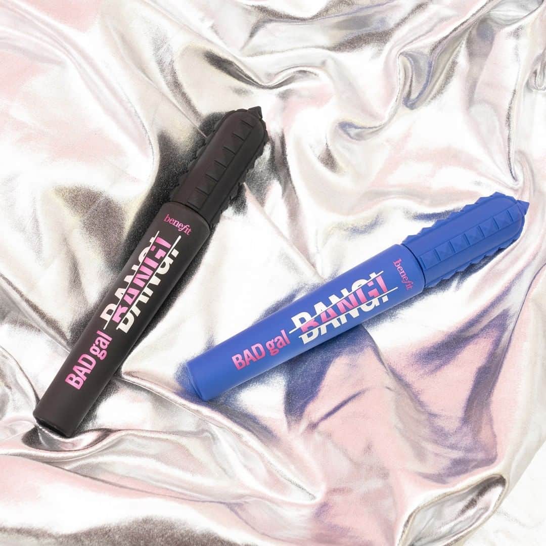 Benefit Cosmetics UKさんのインスタグラム写真 - (Benefit Cosmetics UKInstagram)「"Lash lift off in 3...2...1...BANG!"💥🚀 Introducing NEW #BADgalBANG Brightening Blue volumising mascara! 💙 Who's excited to try? 🙋‍♀️ WE ARE! #outofthisworld #bluemascara #benefit #beauty #mascara . . . 📷 Image Description: BADgal BANG! original and Brightening Blue volumising mascara on a silver fabric background」7月29日 0時46分 - benefitcosmeticsuk
