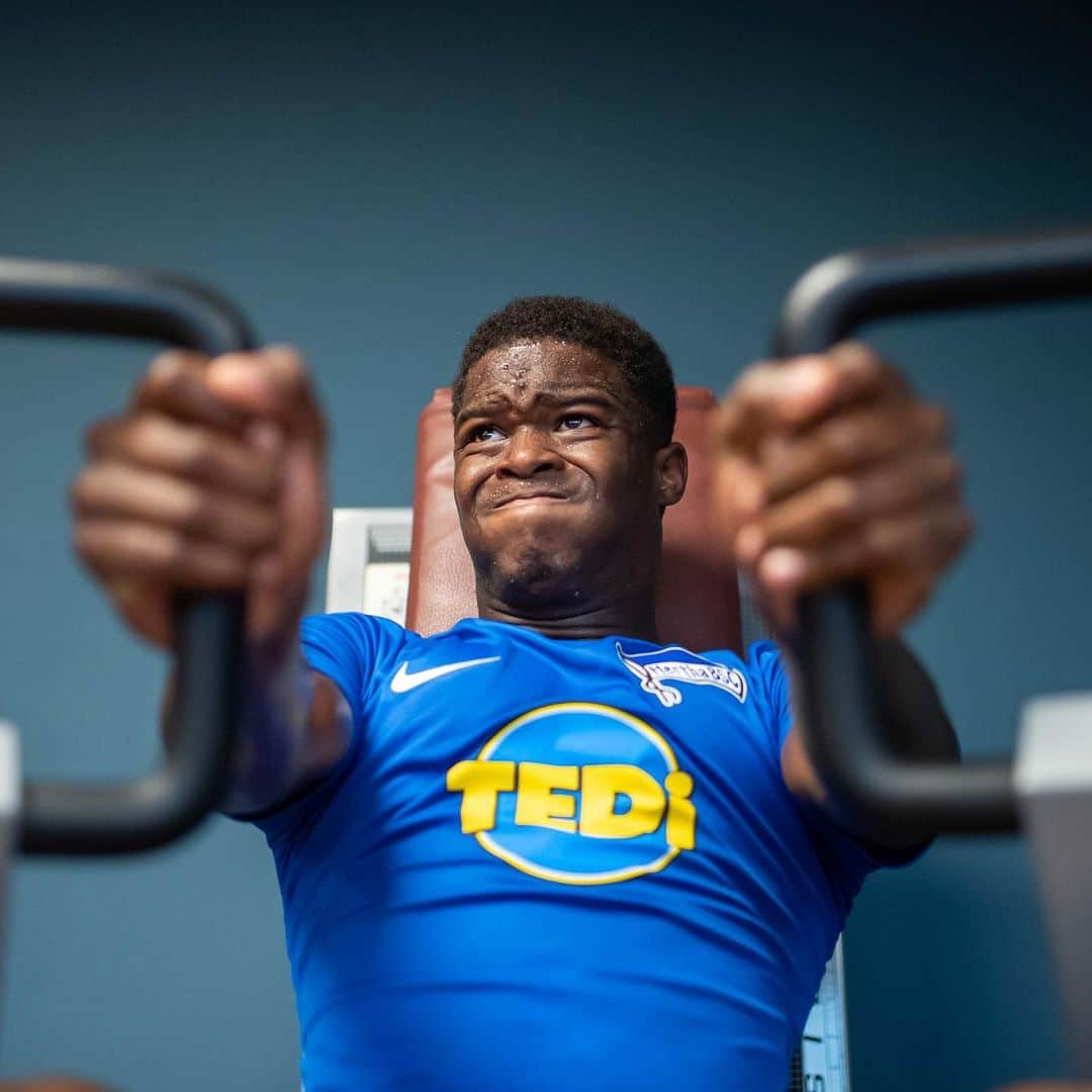 ヘルタ・ベルリンさんのインスタグラム写真 - (ヘルタ・ベルリンInstagram)「Maaaaschinen! 🏋️‍♂️😅 #pumper #BSCimBurgenland #gym #berlin #hahohe #herthabsc」7月29日 1時02分 - herthabsc